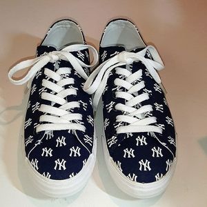 NEW YORK YANKEES ROW ONE MLB VICTORY SNEAKERS
